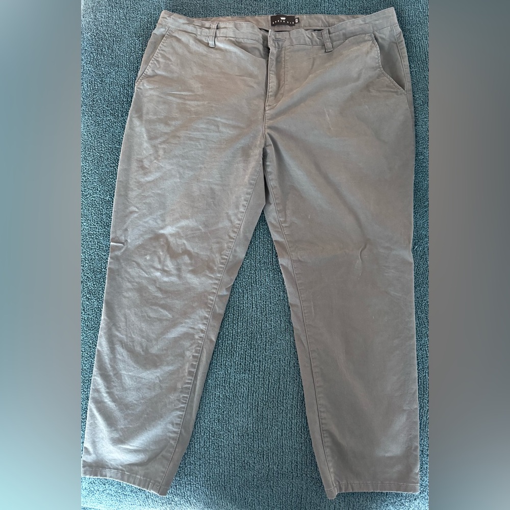Men's Under 5’10” Gray Chino Pants